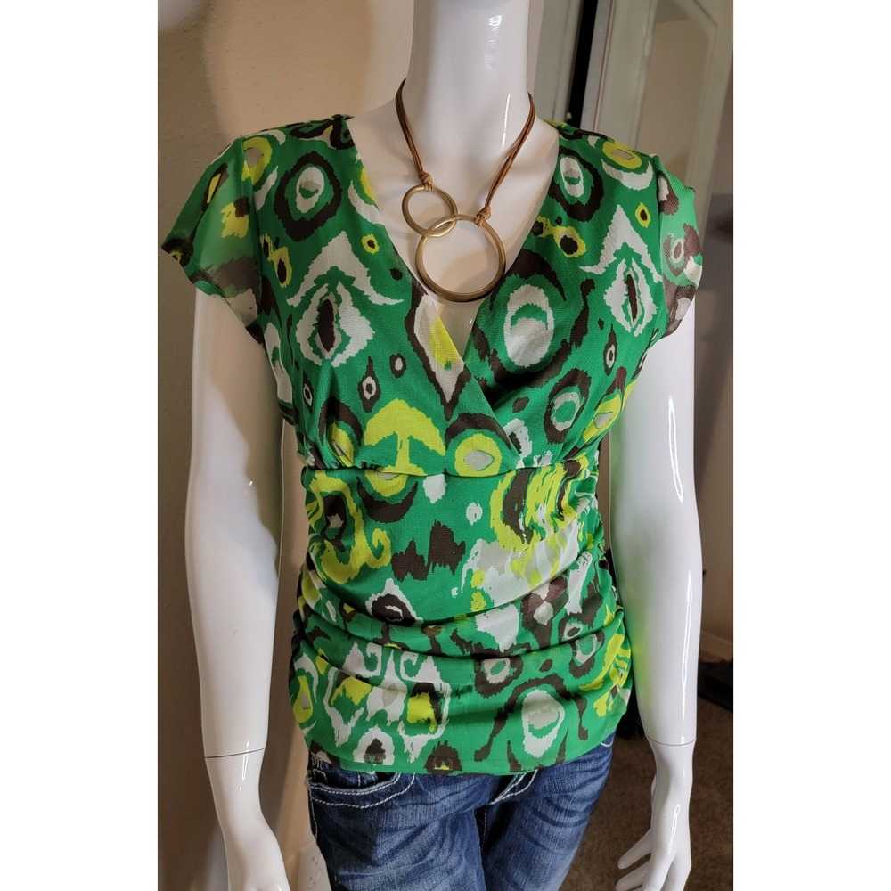 Short-sleeved V-neck green/multicolored‎ blouse